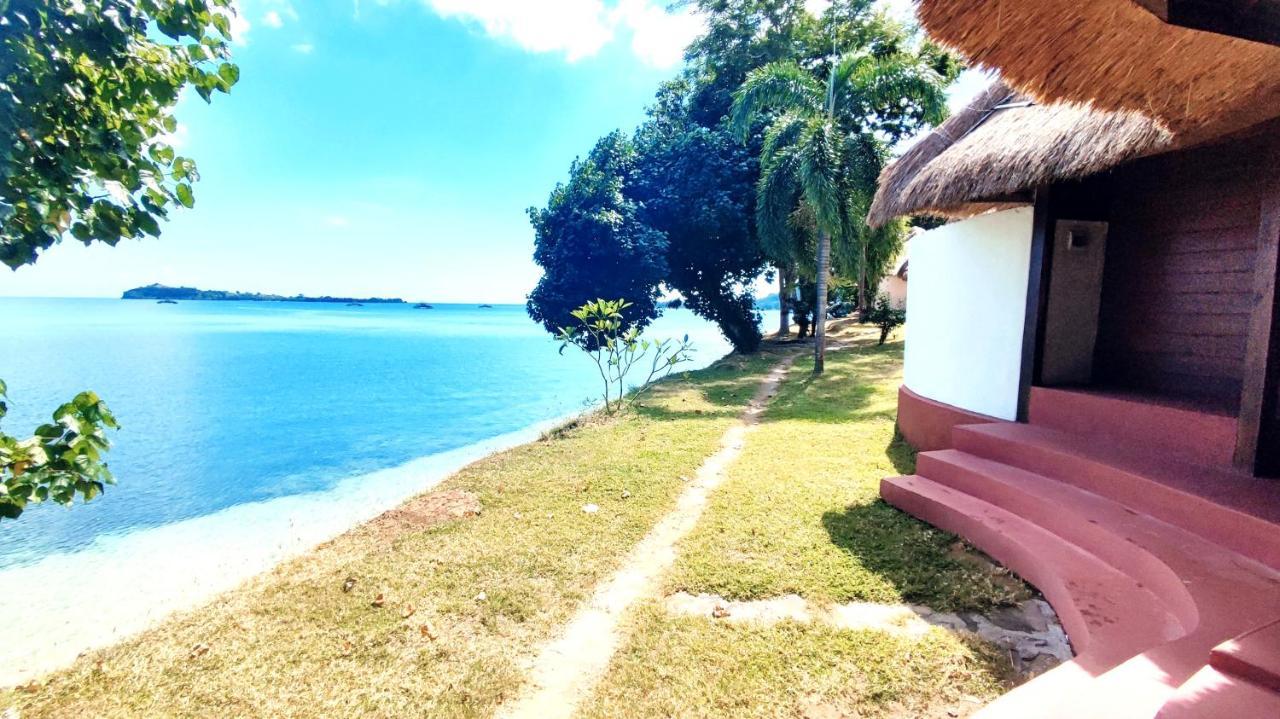 Khabita Beach Resort Lembar  Exteriör bild
