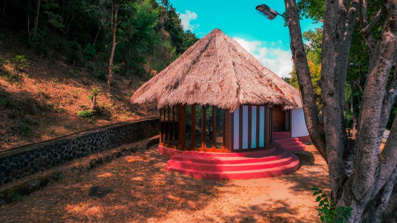 Khabita Beach Resort Lembar  Exteriör bild