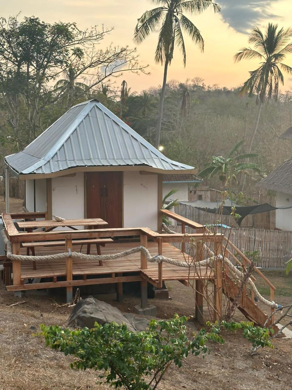 Khabita Beach Resort Lembar  Exteriör bild